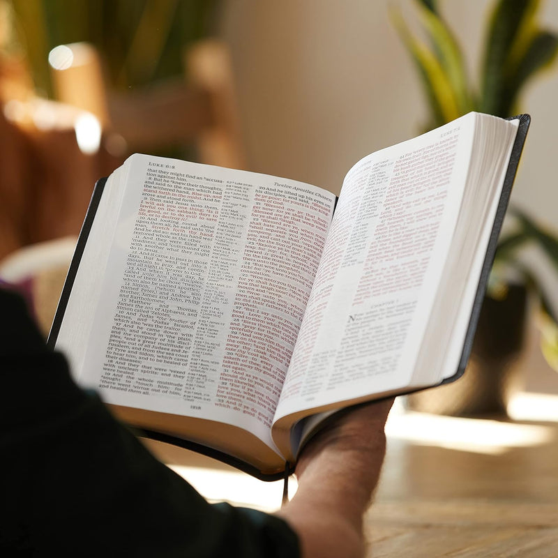NKJV Holy Bible, Giant Print Center-Column Reference Bible, Black Leather-look, 72,000+ Cross References, Red Letter, Comfort Print: New King James Version